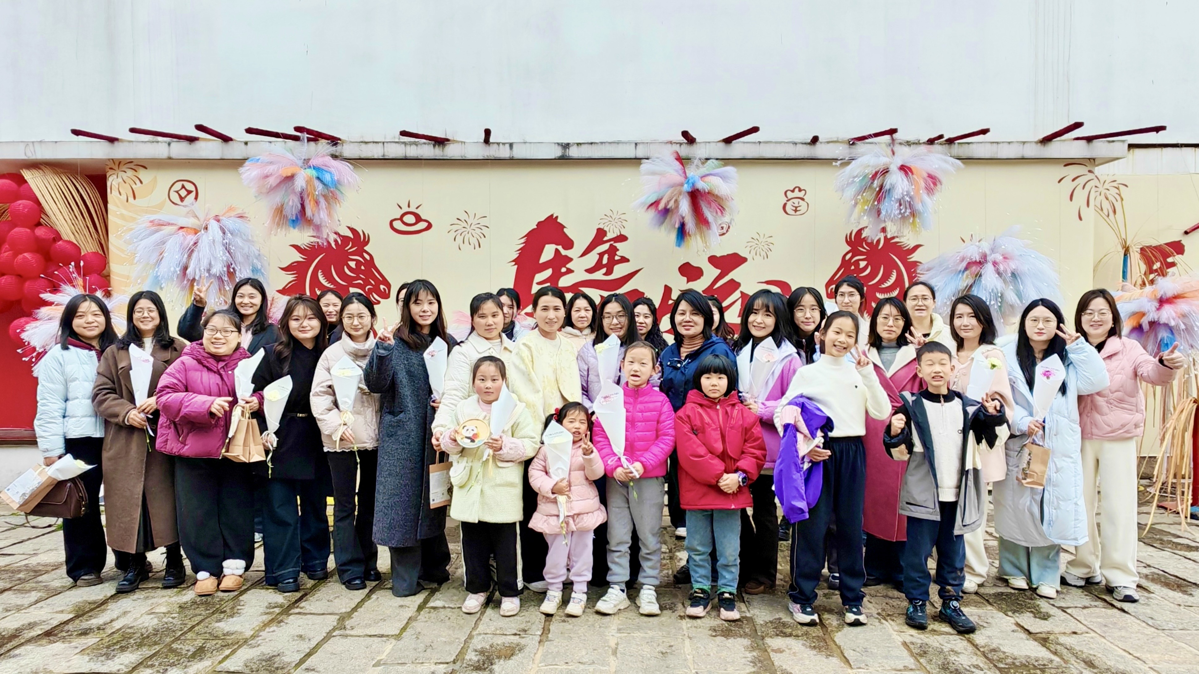 巧手绽芳华  非遗润初心 ——岳阳taptap举办庆祝“三八”国际妇女节 非遗手工制作活动